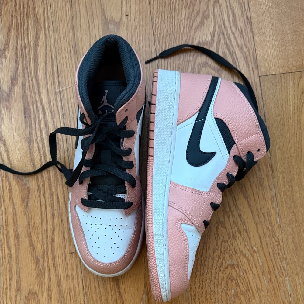 Nike Air Jordan women’s 7.5-8 Sneakers in Pink and Black 6Y youth